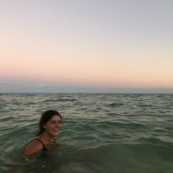 Meet your Posher, Loren - Picture 1 of 1